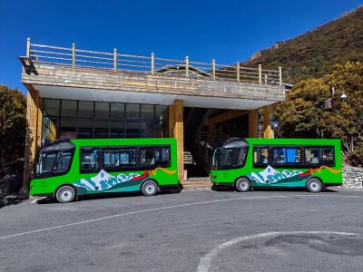 DAOD's 17-seater bus was successfully put into use in Daocheng Yading Scenic Area